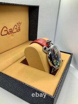 Bnib Gagà Milano Manuale 48mm Cadran Multicolore Bracelet En Cuir D’alligator Rouge