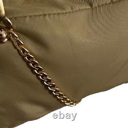 Sac bandoulière Prada Milano reconverti en sacoche à bandoulière beige avec logo emblème de luxe.